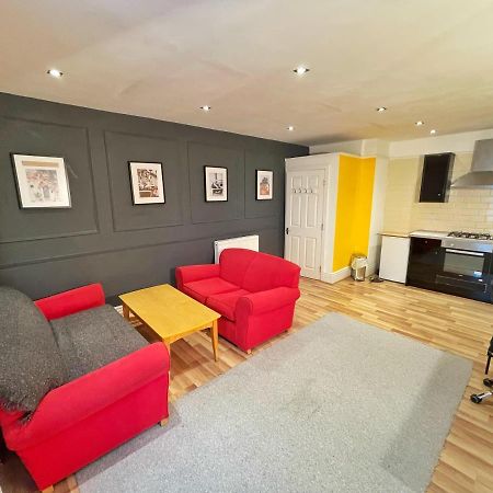 Adeamstays Provides Beautiful Centrally Located 1 And 2 Bed Apartments On Liverpools Boulevard Exterior photo