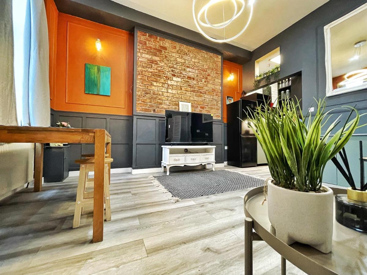 Adeamstays Provides Beautiful Centrally Located 1 And 2 Bed Apartments On Liverpools Boulevard Exterior photo