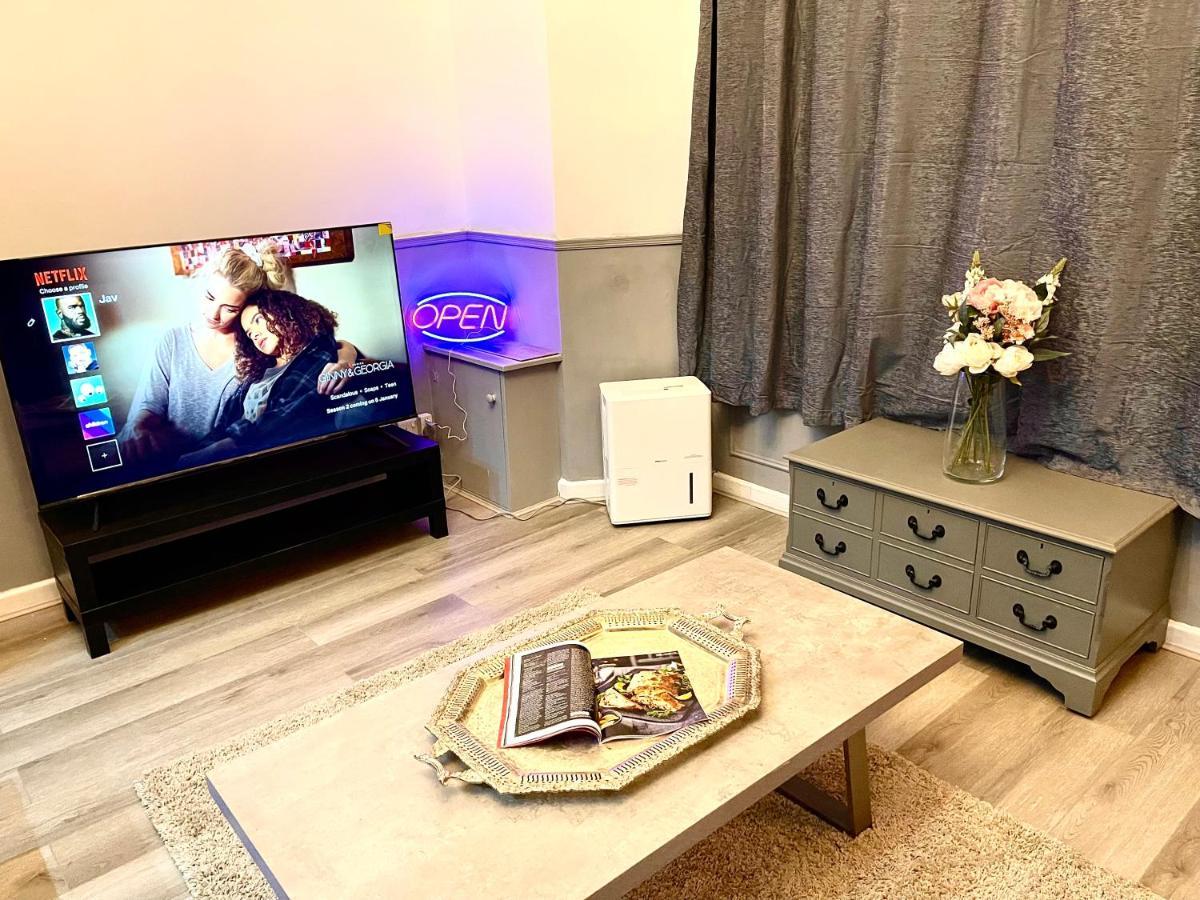 Adeamstays Provides Beautiful Centrally Located 1 And 2 Bed Apartments On Liverpools Boulevard Exterior photo