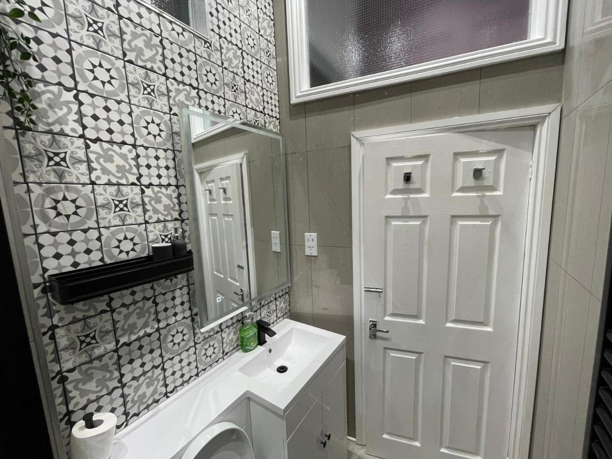 Adeamstays Provides Beautiful Centrally Located 1 And 2 Bed Apartments On Liverpools Boulevard Exterior photo