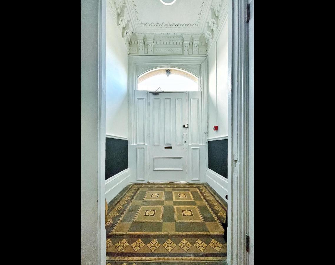 Adeamstays Provides Beautiful Centrally Located 1 And 2 Bed Apartments On Liverpools Boulevard Exterior photo