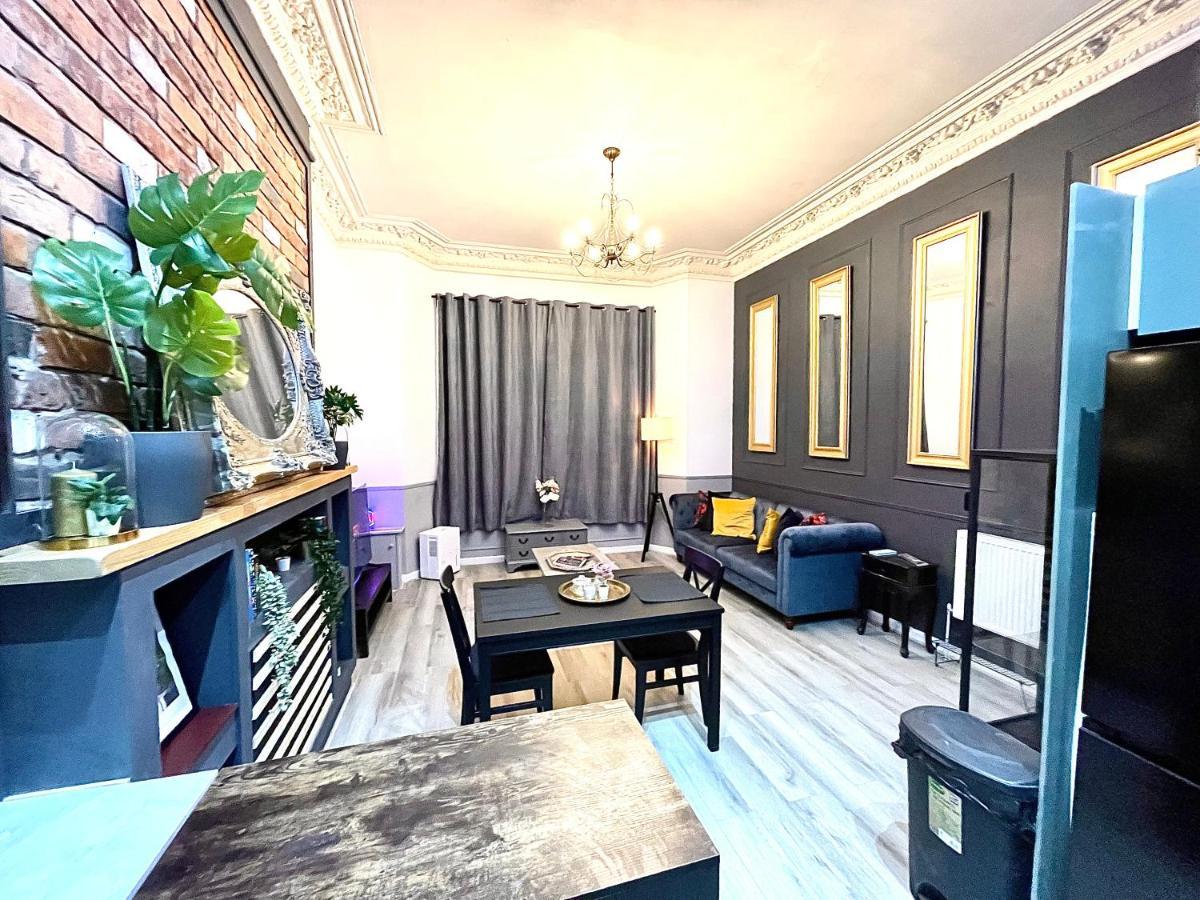 Adeamstays Provides Beautiful Centrally Located 1 And 2 Bed Apartments On Liverpools Boulevard Exterior photo