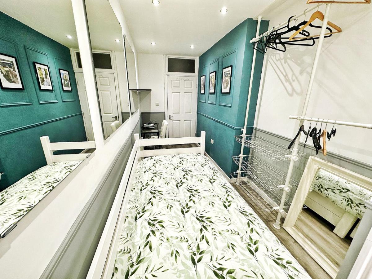 Adeamstays Provides Beautiful Centrally Located 1 And 2 Bed Apartments On Liverpools Boulevard Exterior photo