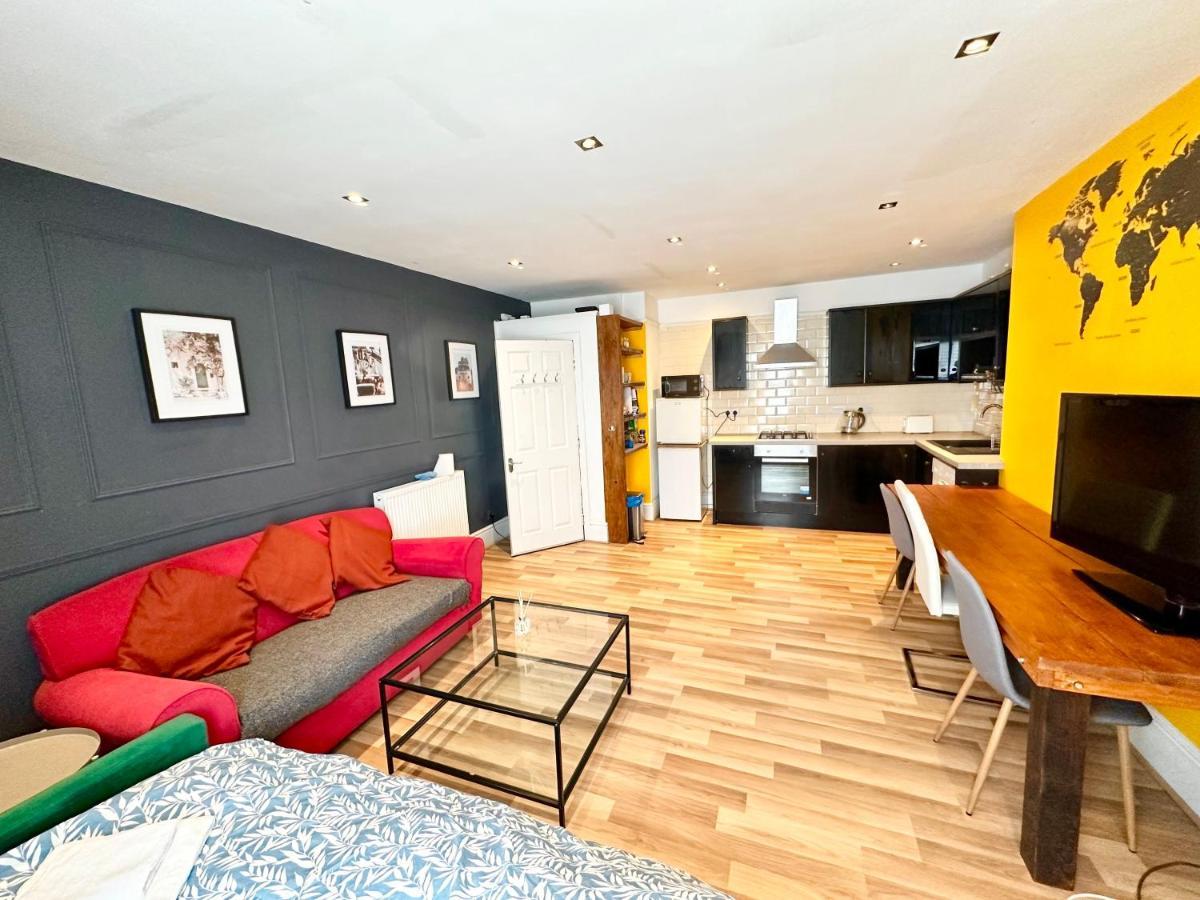 Adeamstays Provides Beautiful Centrally Located 1 And 2 Bed Apartments On Liverpools Boulevard Exterior photo