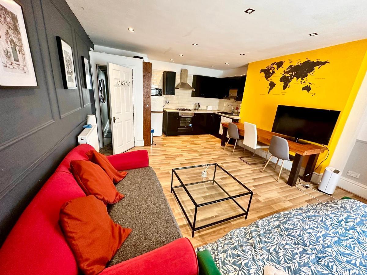 Adeamstays Provides Beautiful Centrally Located 1 And 2 Bed Apartments On Liverpools Boulevard Exterior photo