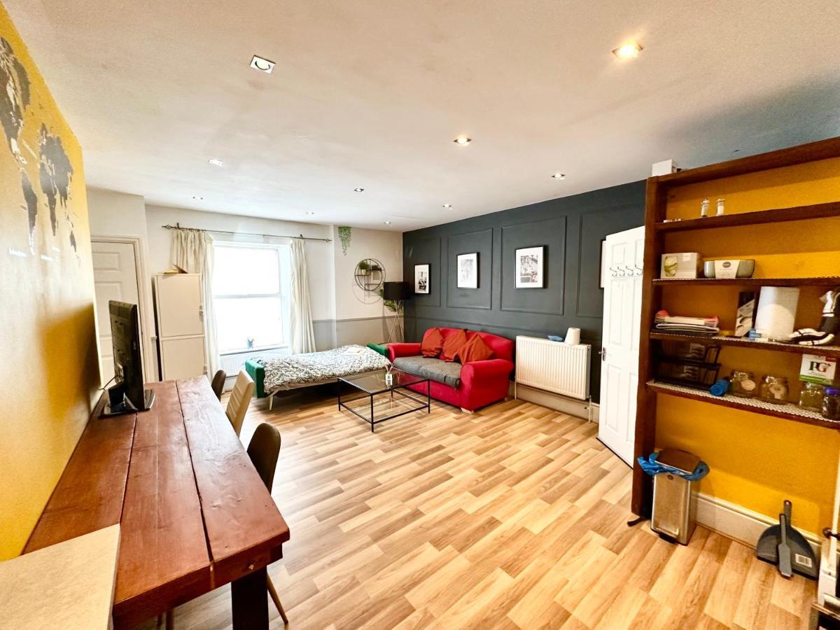 Adeamstays Provides Beautiful Centrally Located 1 And 2 Bed Apartments On Liverpools Boulevard Exterior photo