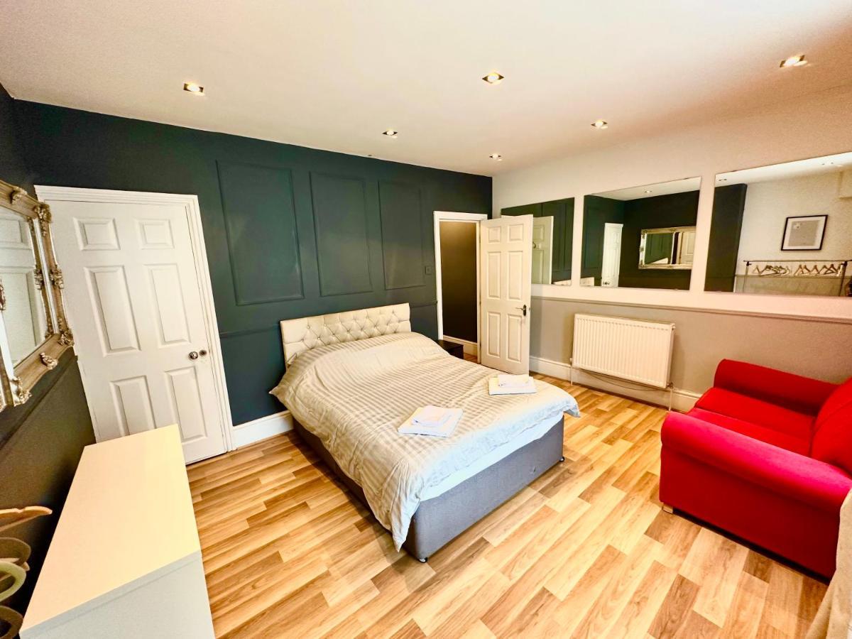 Adeamstays Provides Beautiful Centrally Located 1 And 2 Bed Apartments On Liverpools Boulevard Exterior photo