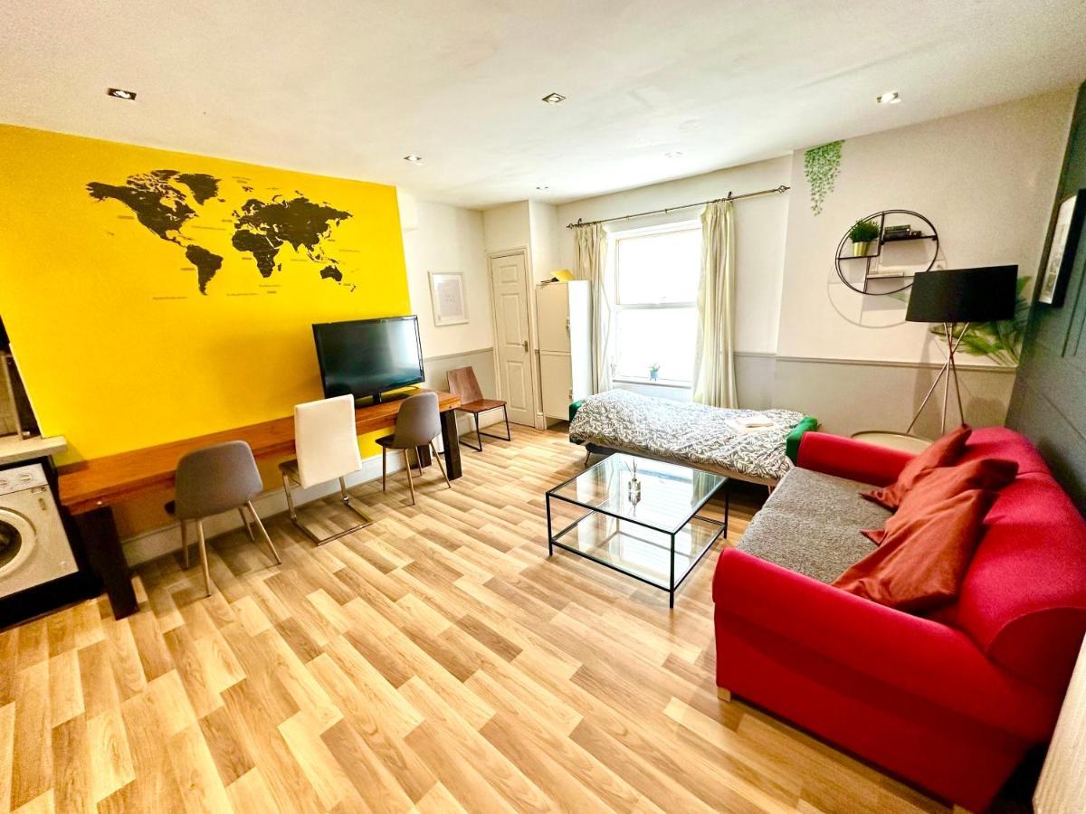 Adeamstays Provides Beautiful Centrally Located 1 And 2 Bed Apartments On Liverpools Boulevard Exterior photo
