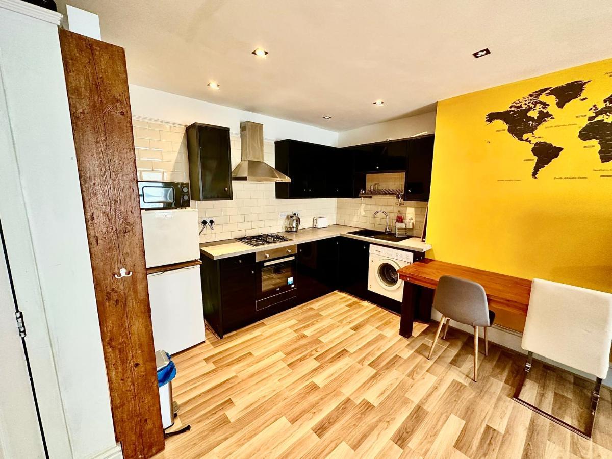 Adeamstays Provides Beautiful Centrally Located 1 And 2 Bed Apartments On Liverpools Boulevard Exterior photo