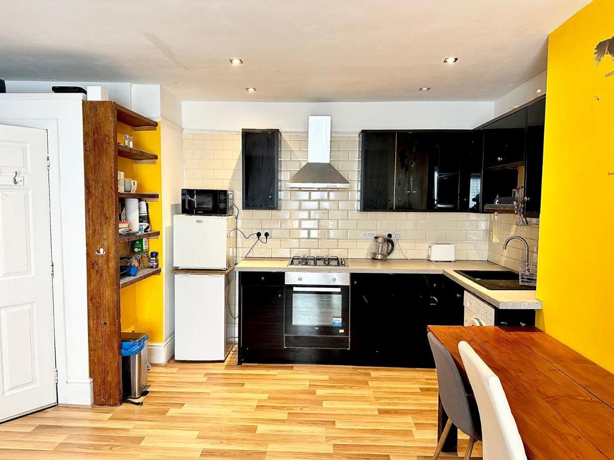 Adeamstays Provides Beautiful Centrally Located 1 And 2 Bed Apartments On Liverpools Boulevard Exterior photo